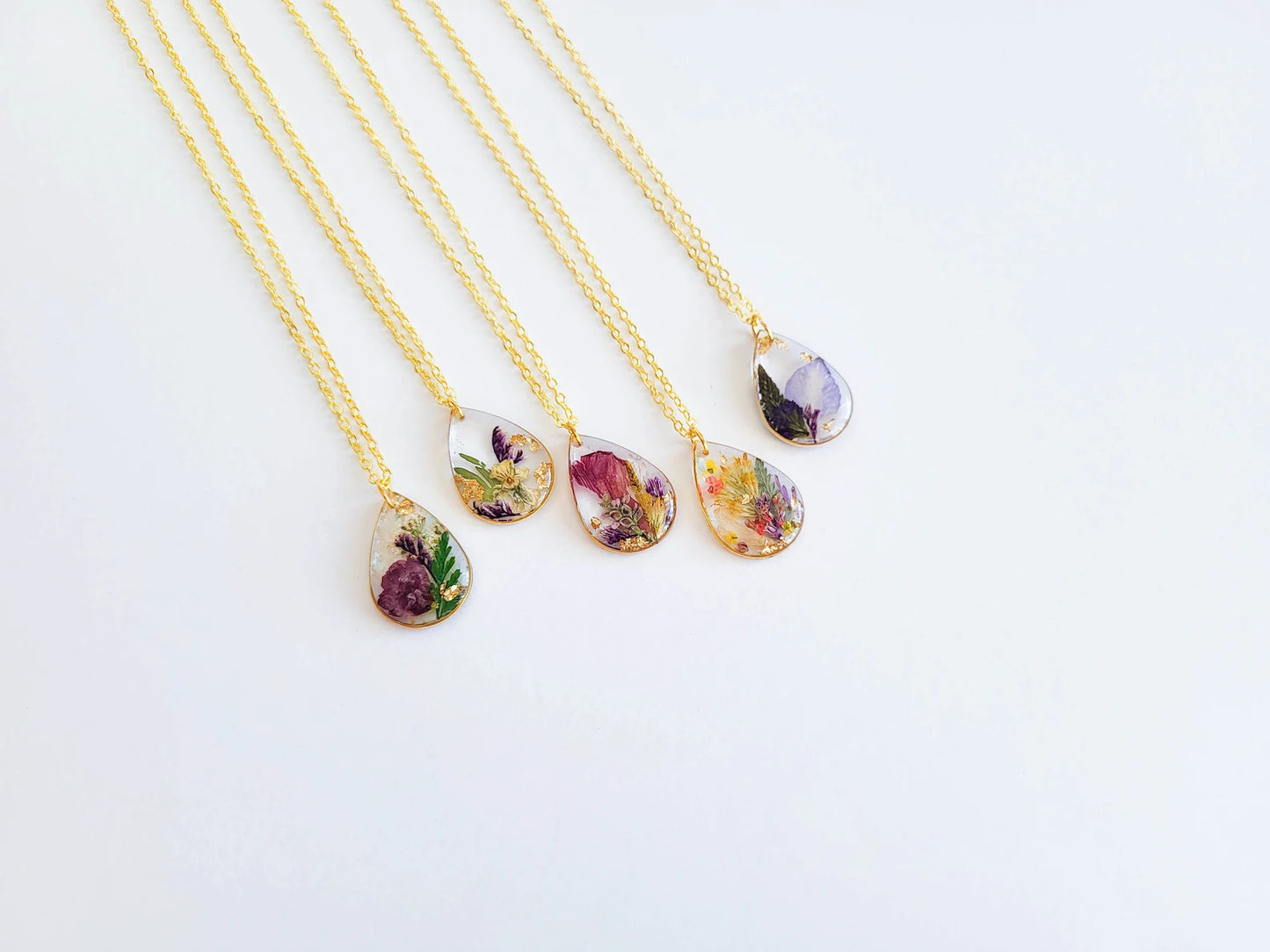 Birth month flower necklace, unique gift for her Birthday, pressed flower necklace, dried flower resin jewelry, botanical jewelry, nature